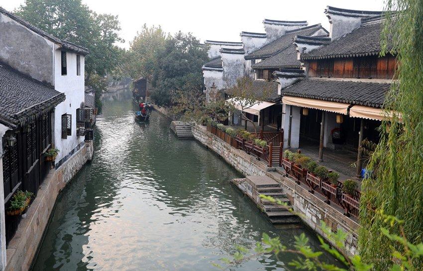 救援落湖男孩